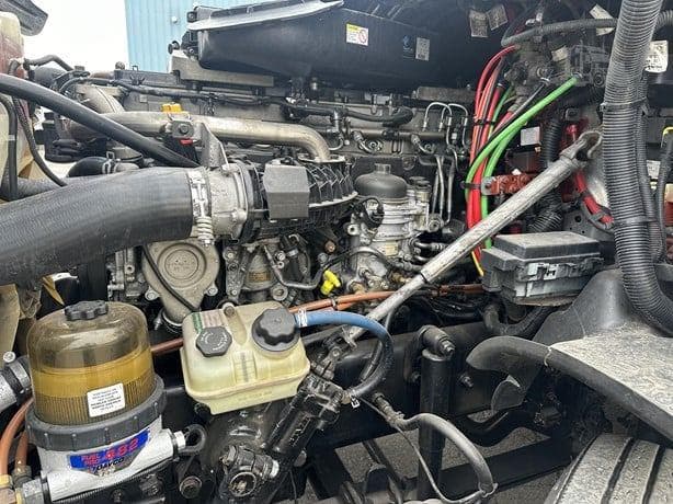 2018 Freightliner Cascadia image 15