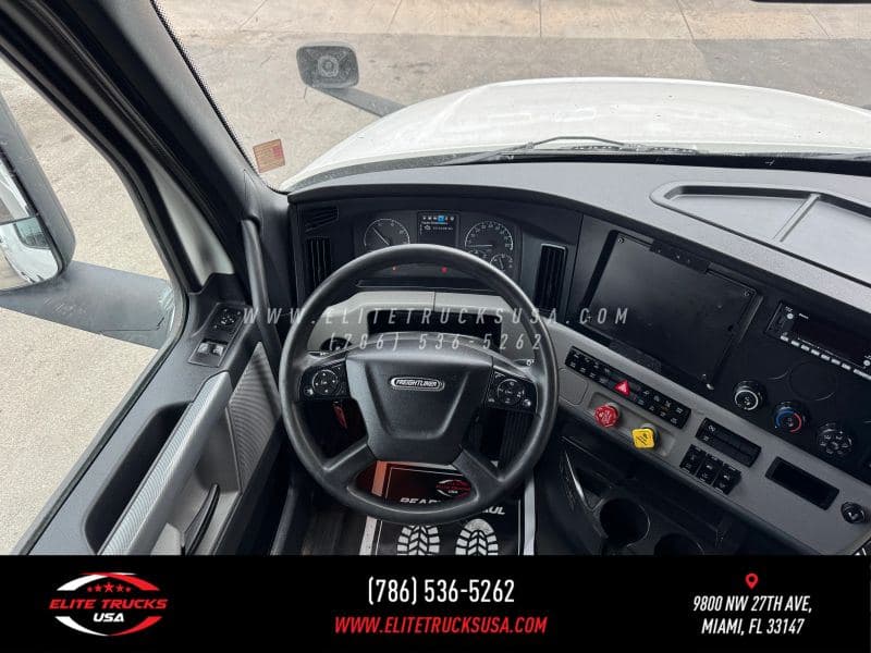 2022 Freightliner Cascadia image 15