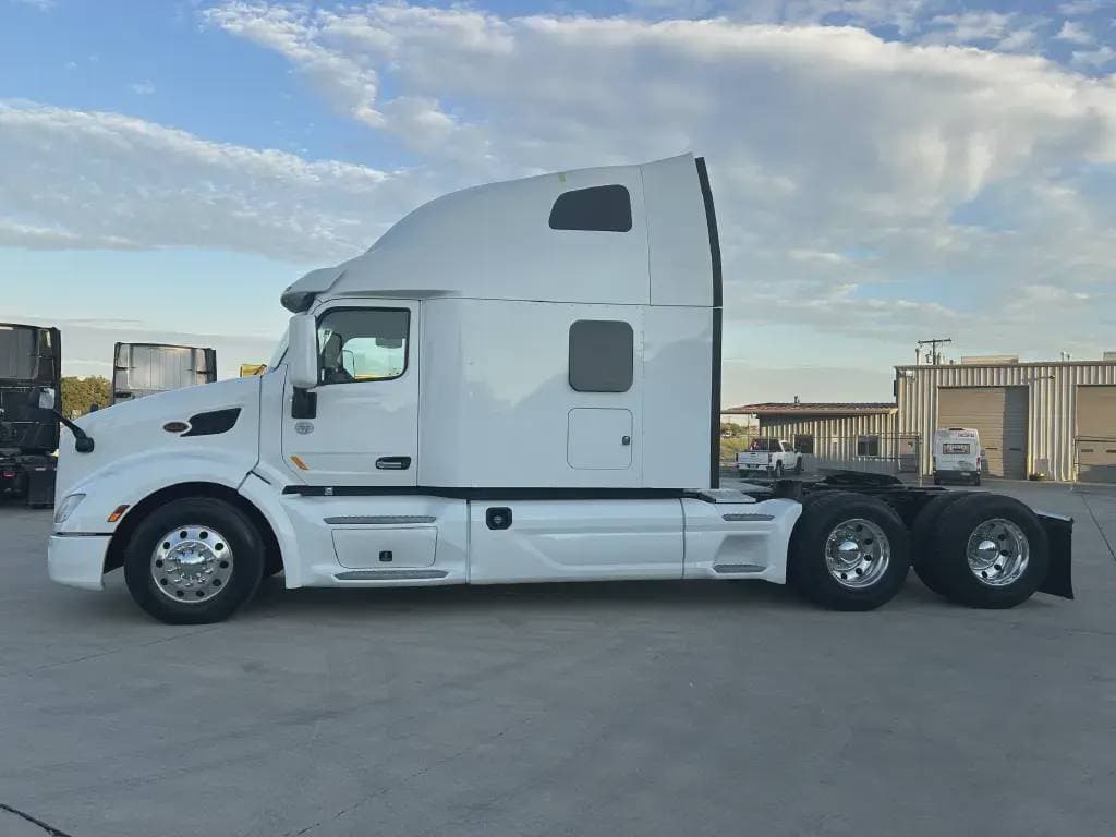 2022 Peterbilt 579 image 5