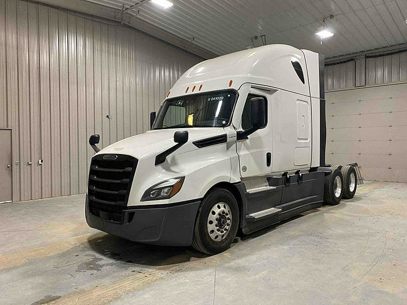 2024 Freightliner Cascadia 126 image 2