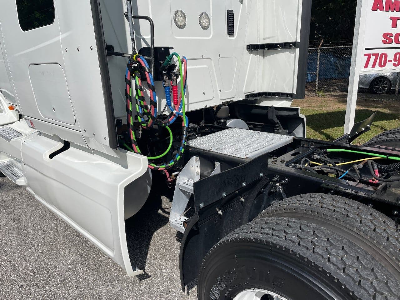 2019 International LT625 image 10