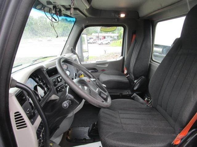 2020 Peterbilt 567 image 7