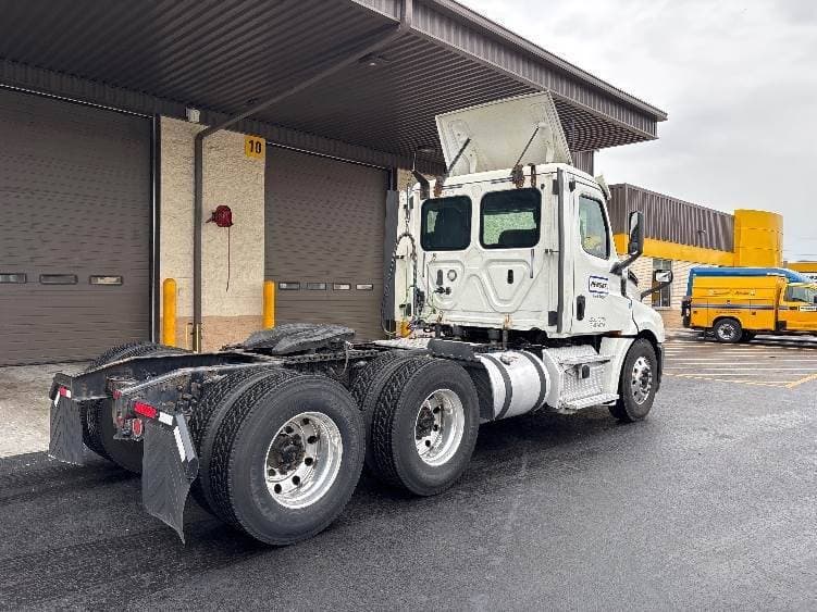2018 Freightliner Cascadia image 10