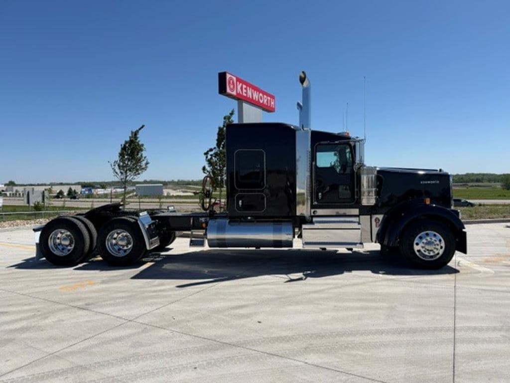 New 2027 KENWORTH W900L image 8