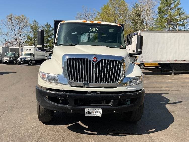2022 International MV607 Tandem Axle Flatbed Truck - 270HP, 6 Speed Automatic image 2