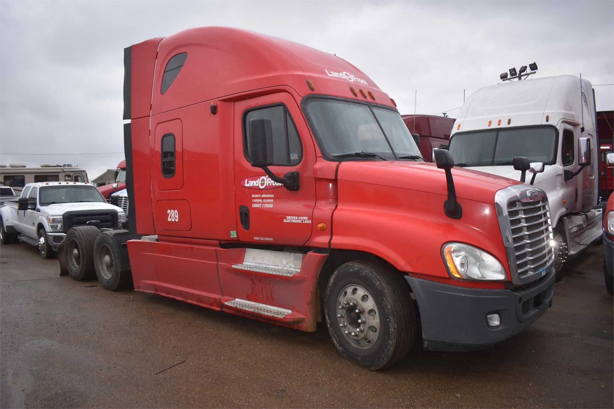 2013 Freightliner Cascadia 125 image 1