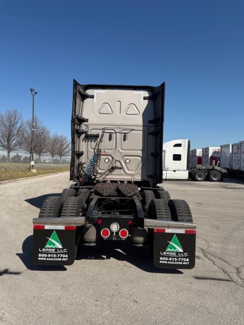 2023 Freightliner Cascadia 126 image 13