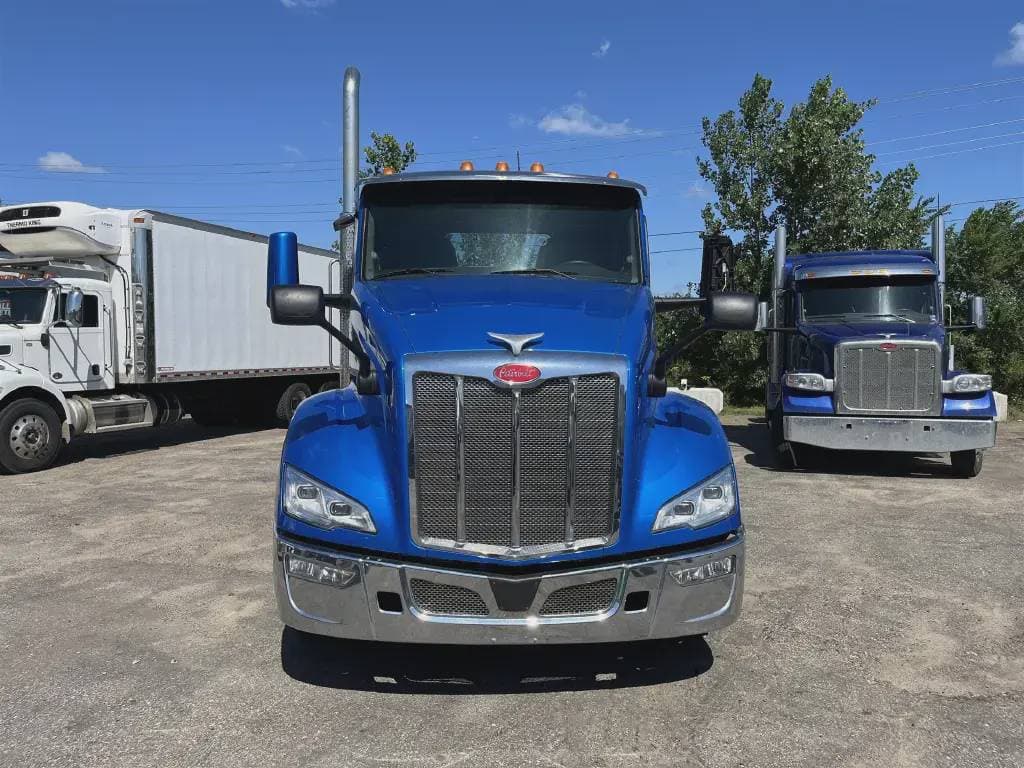 2022 Peterbilt 579 image 4