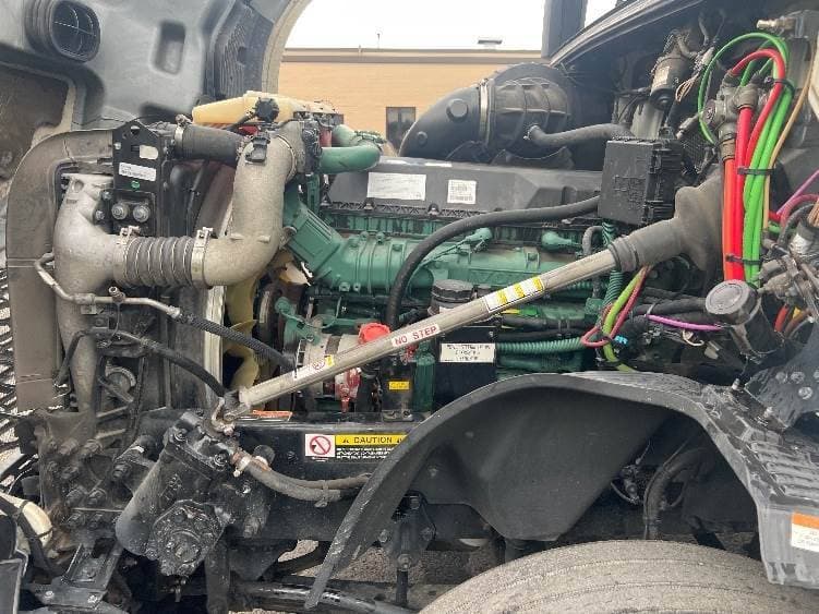 2022 Volvo VNL image 13