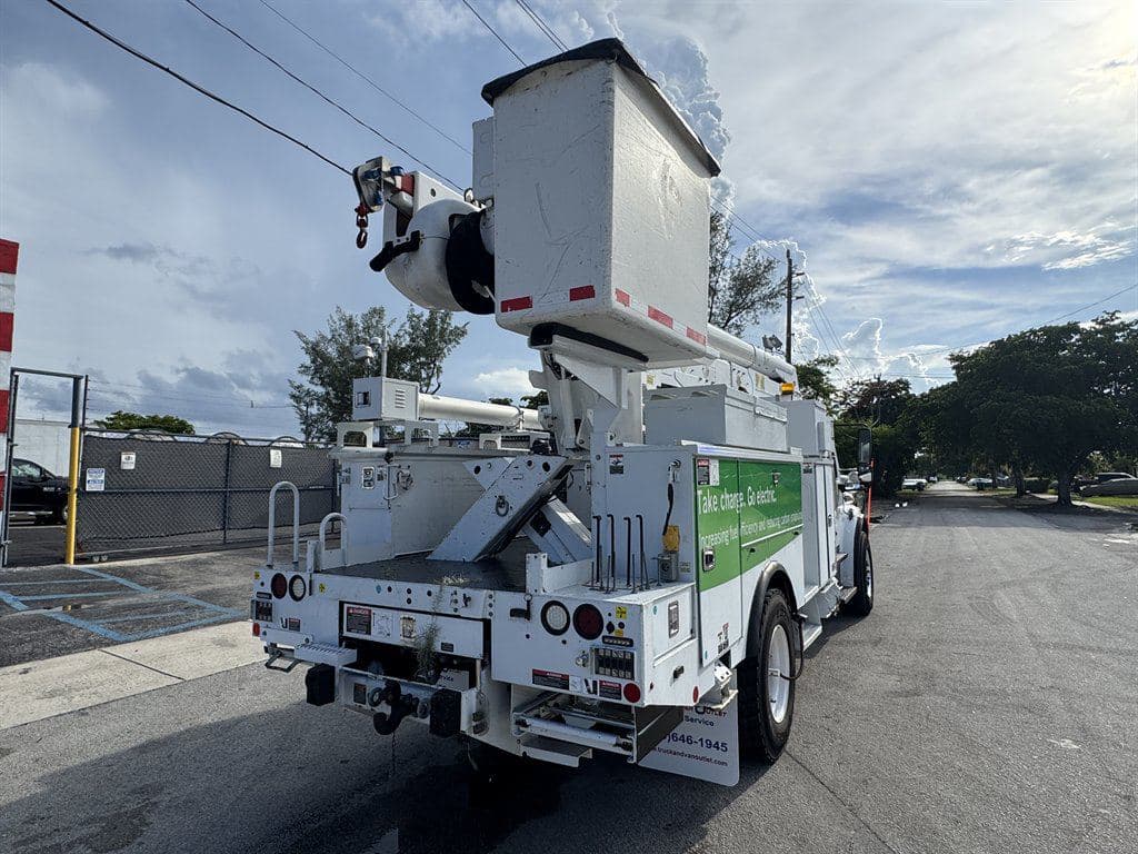 2018 Freightliner M2-106 image 14