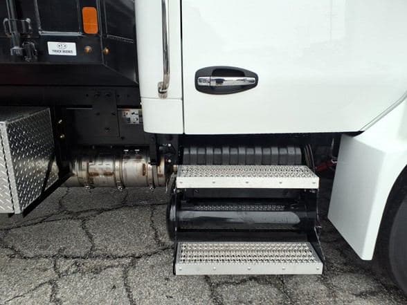 2026 Kenworth T280 image 3