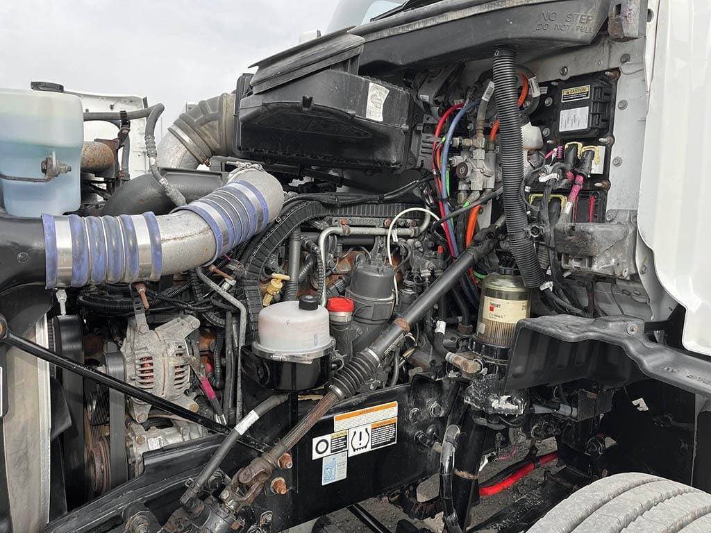 2017 Peterbilt 579 image 3