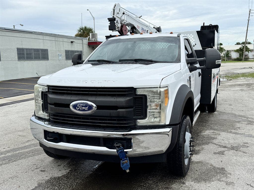 2017 Ford F550 image 3