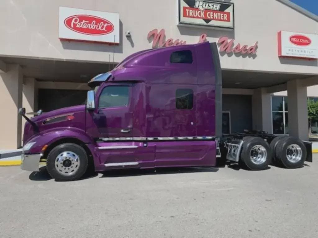 2023 Peterbilt 579 image 3