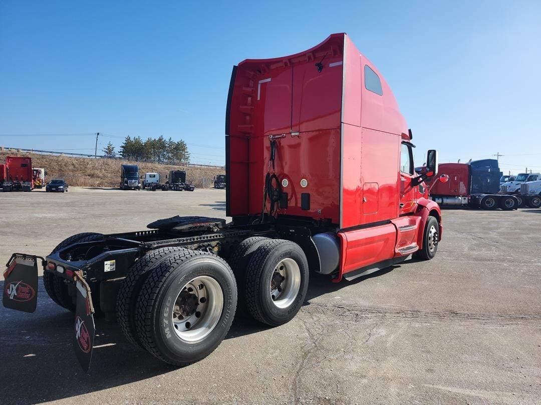 2021 Peterbilt 579 image 8