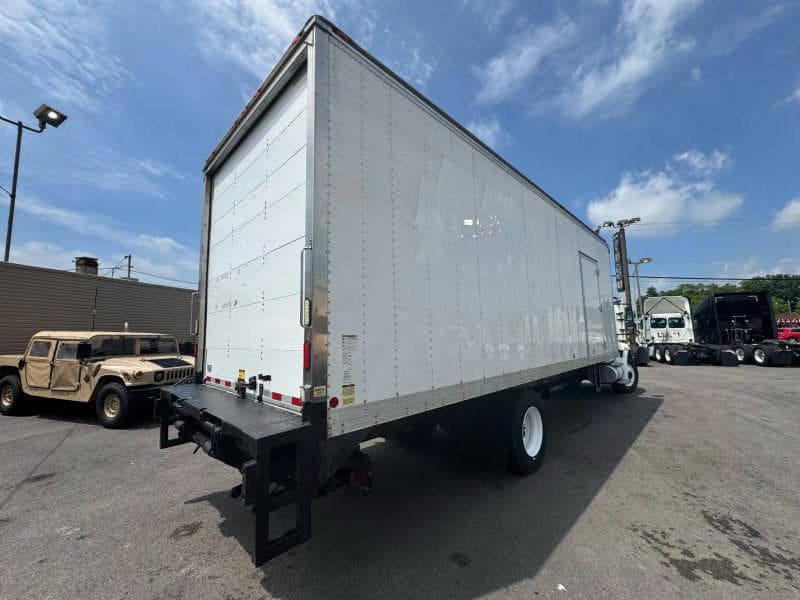 2017 International 4300 image 8