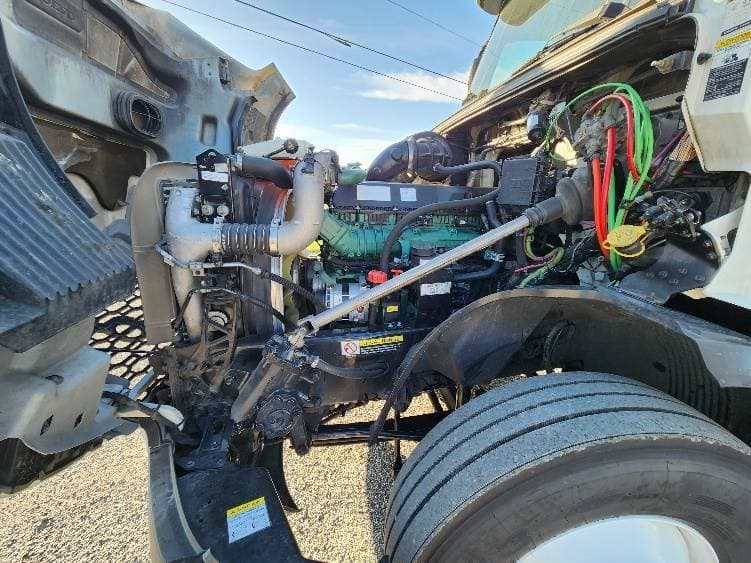 2022 Volvo VNL image 14