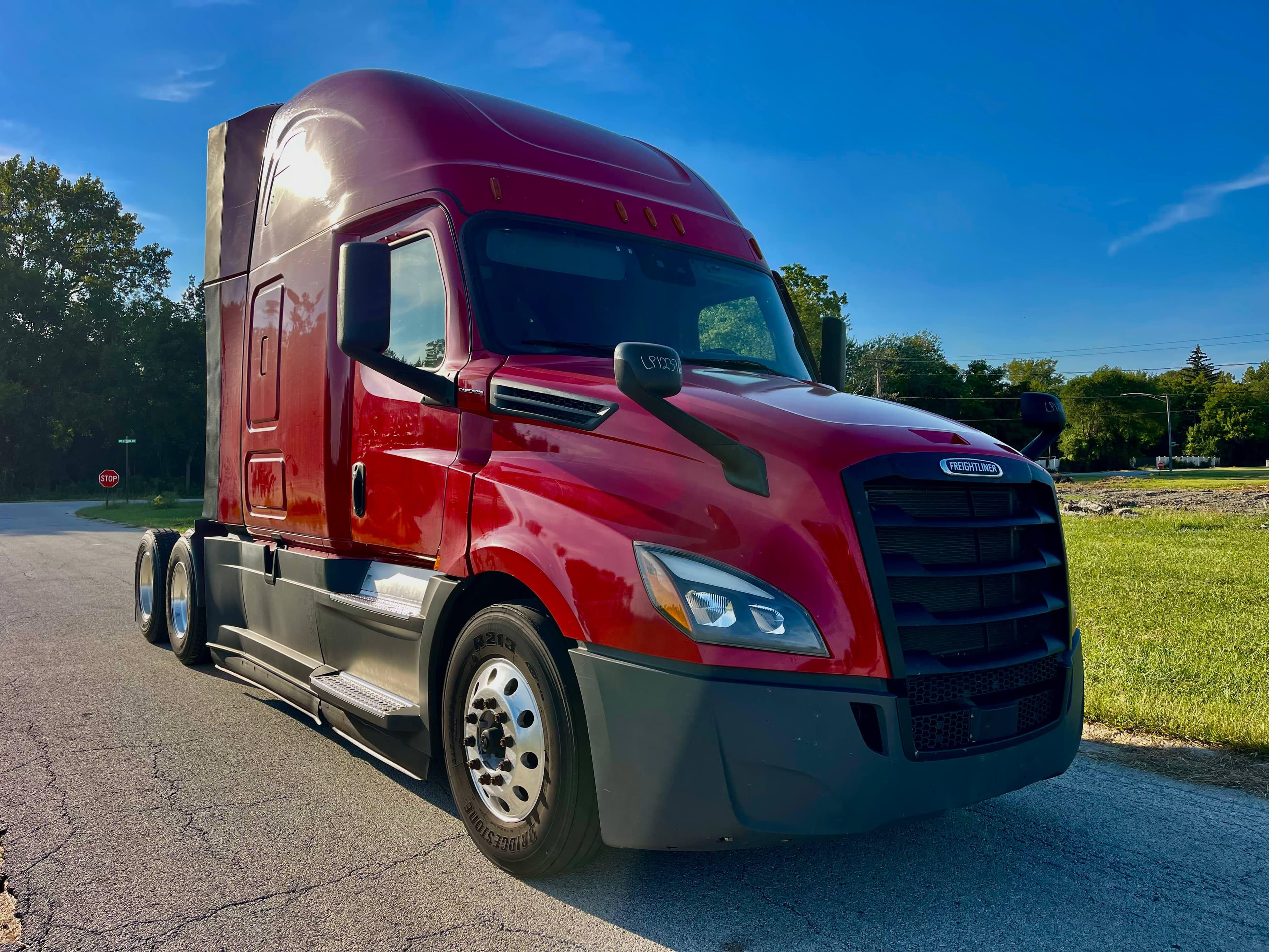 2021 Freightliner Cascadia 126 image 2