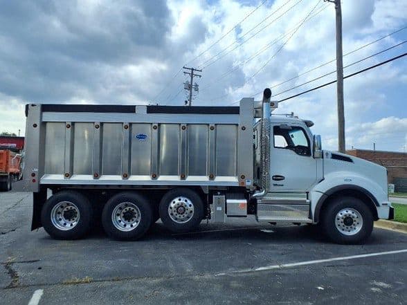 2026 Kenworth T880 image 2