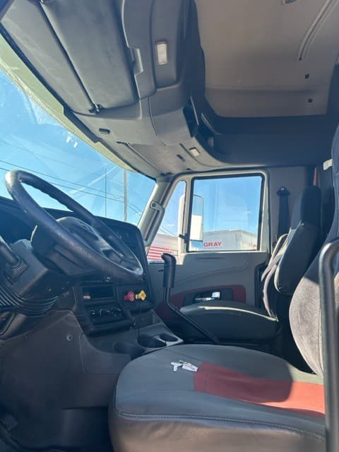 2015 International LF687 image 10