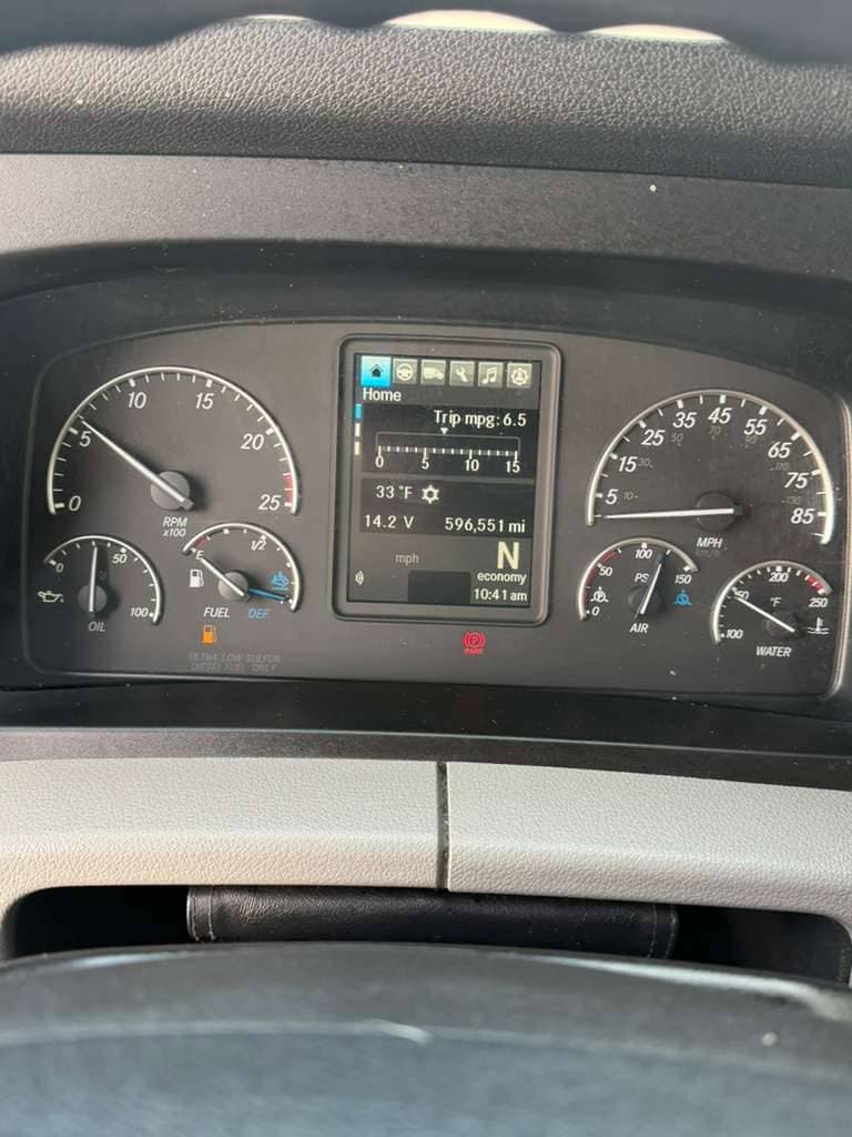 2021 Freightliner Cascadia image 11