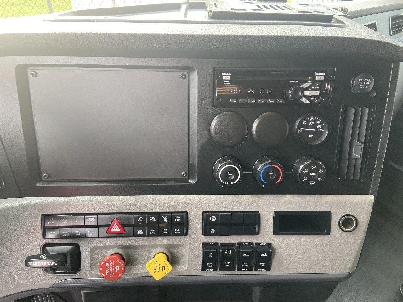 2021 FREIGHTLINER Cascadia CA126 Tandem Axle Sleeper image 12