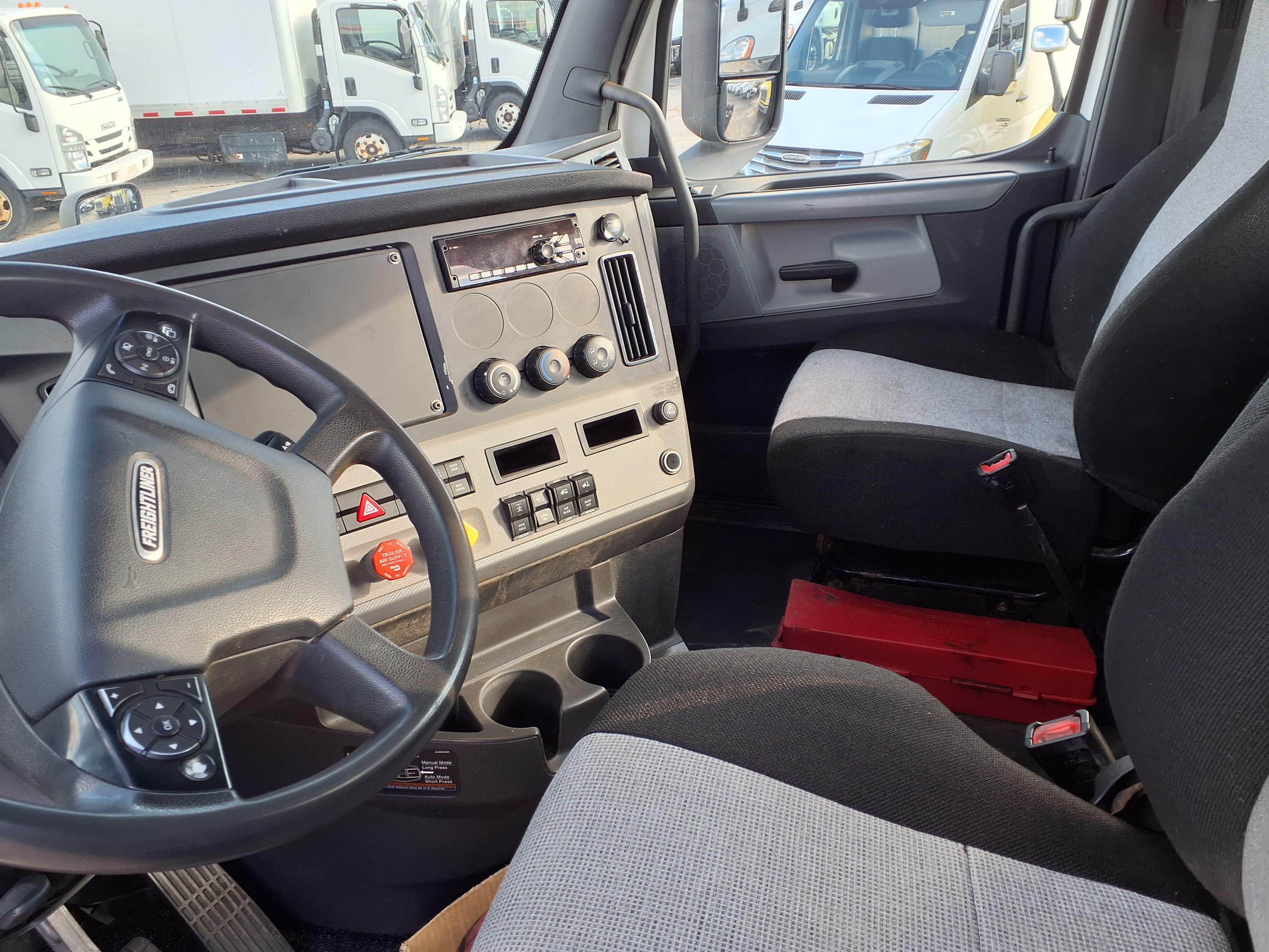 Used 2019 FREIGHTLINER/MERCEDES Conventional - Day Cab - PT126064ST For Sale image 6