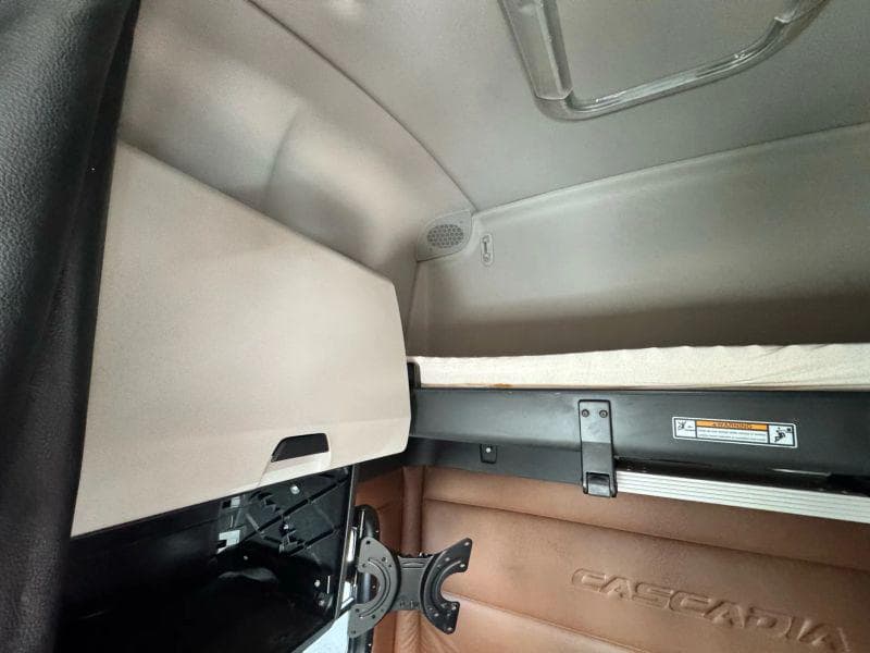 2019 Freightliner Cascadia image 30