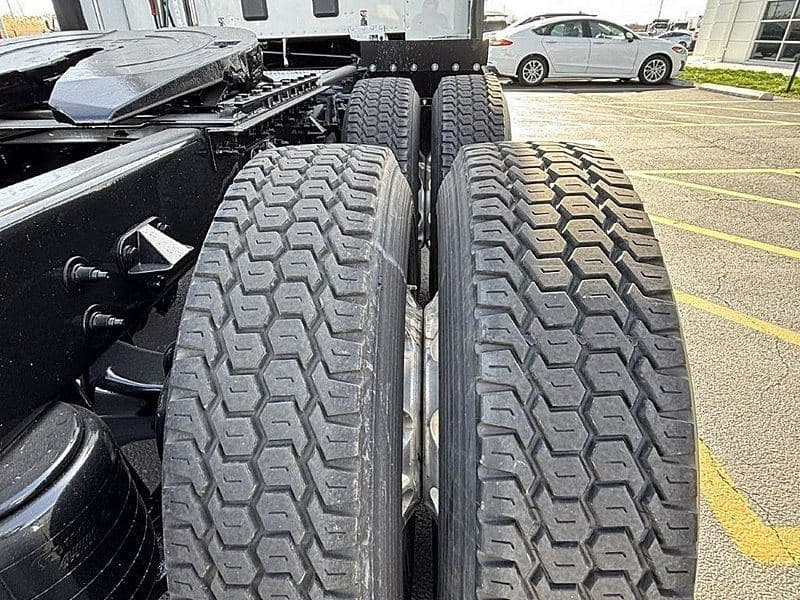 2021 Peterbilt 579 image 5