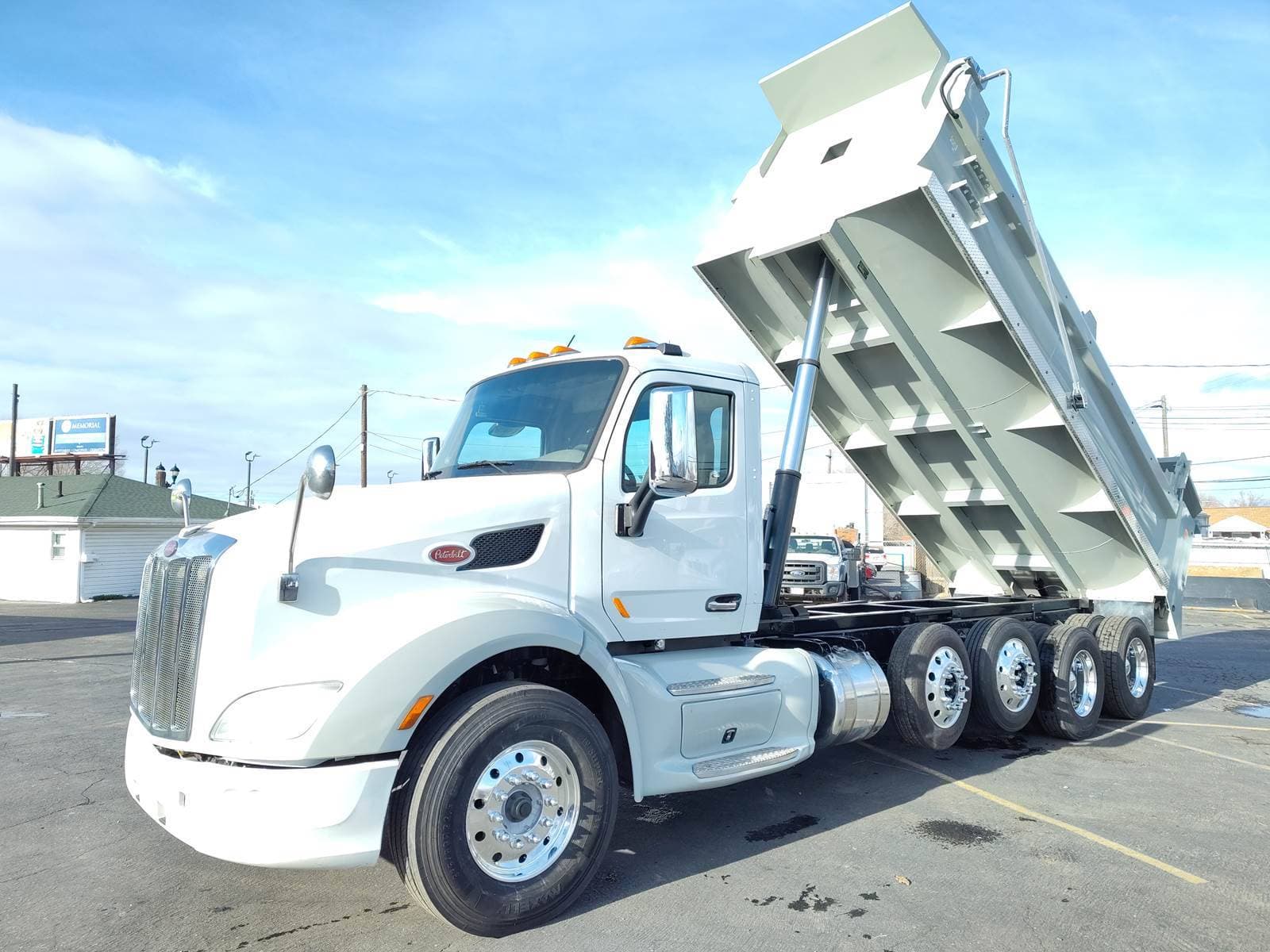 2017 Peterbilt 579 image 3