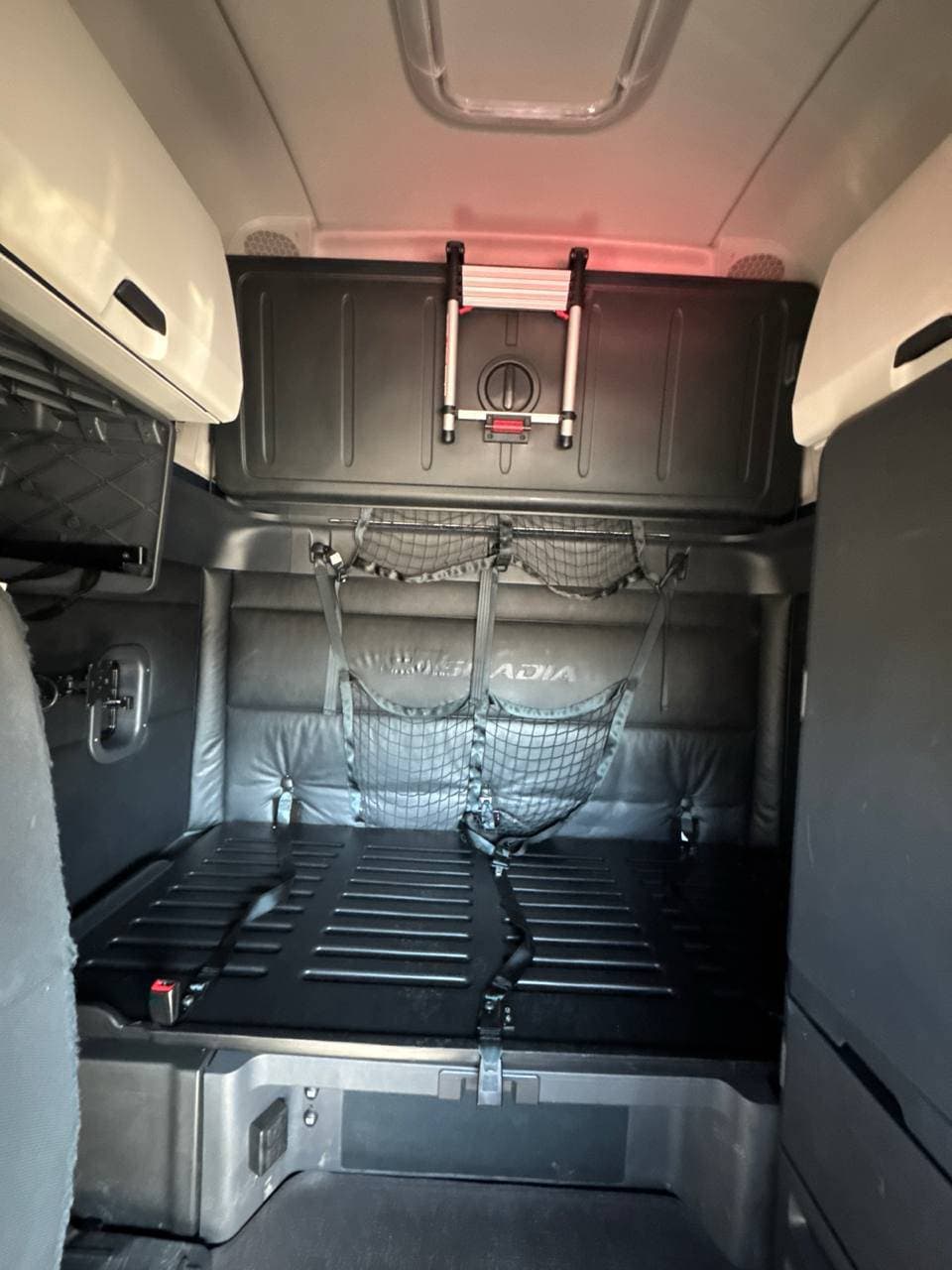 2023 Freightliner Cascadia 126 image 14