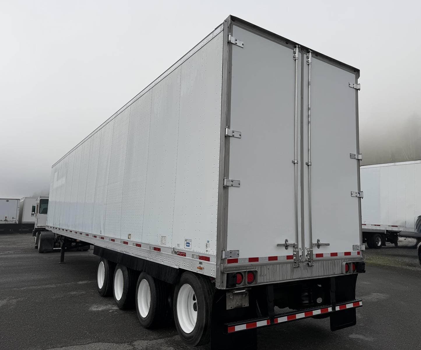 2017 Utility 4000DX 53 ft Dry Van Trailer image 5