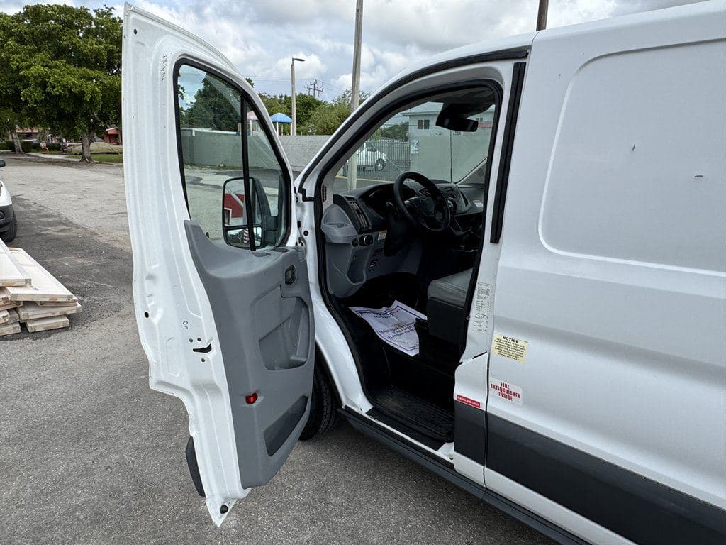 2017 Ford Transit Cargo image 45