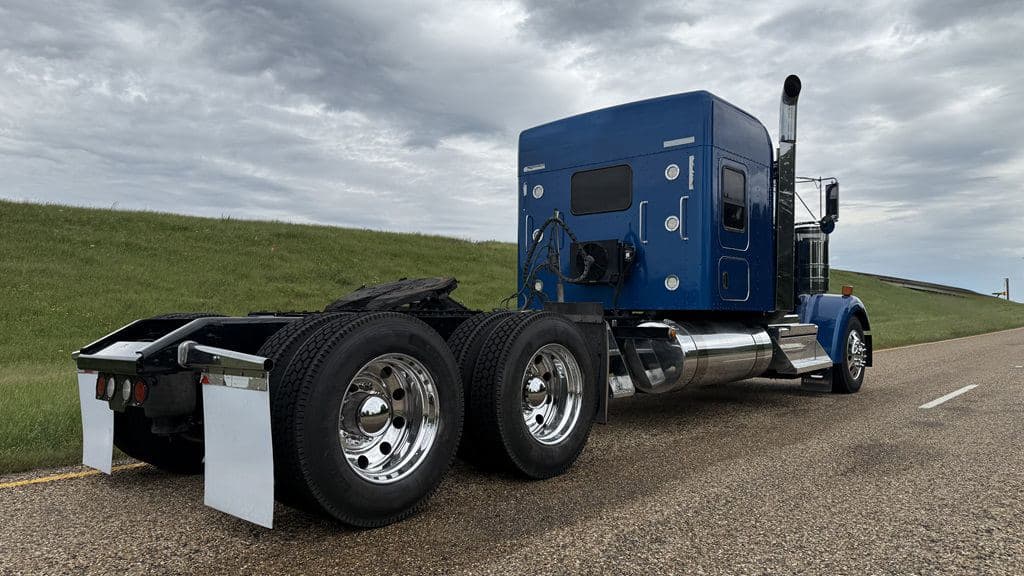 Used 2023 KENWORTH W900L image 6