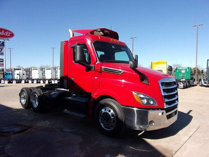 2021 Freightliner Cascadia 126 image 3