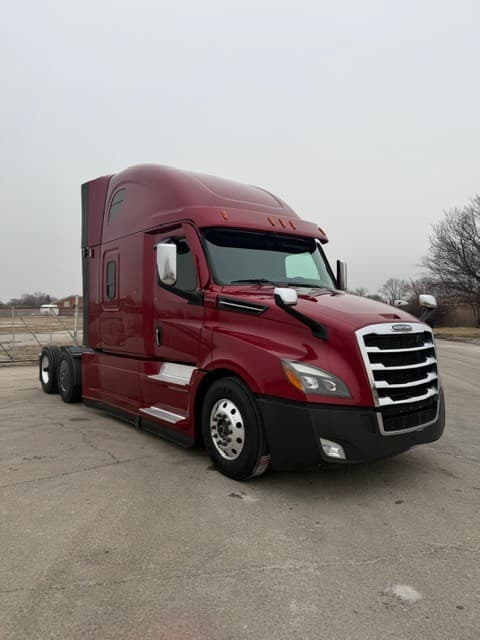 2023 Freightliner Cascadia image 2