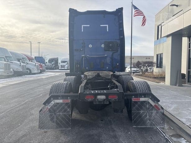 2021 Kenworth T680 image 4