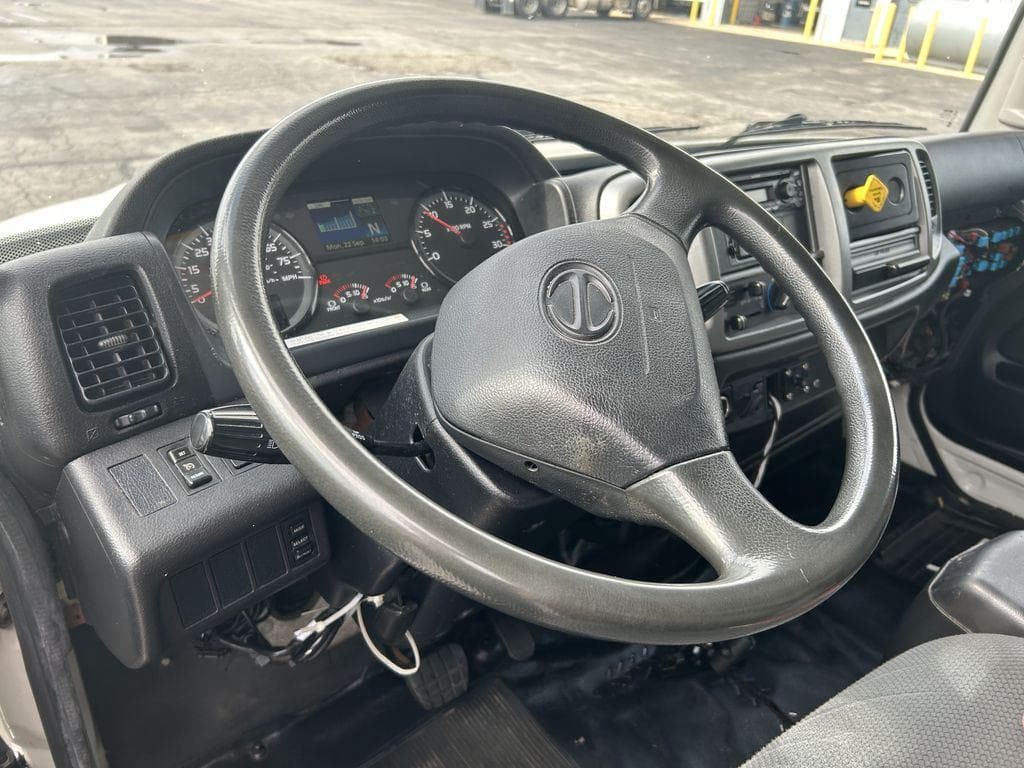 2020 Hino 338 image 9