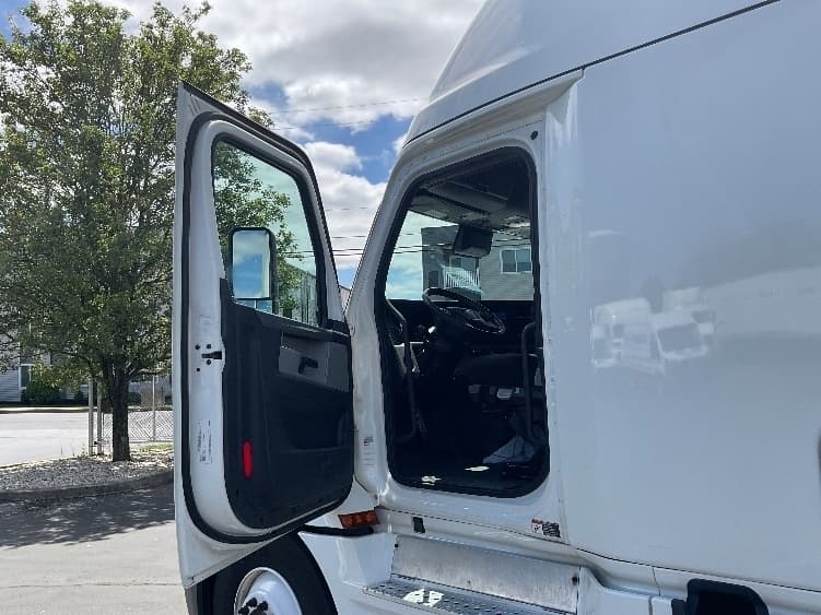 Used 2022 FREIGHTLINER Conventional - Sleeper Truck - CASCADIA 126 image 10