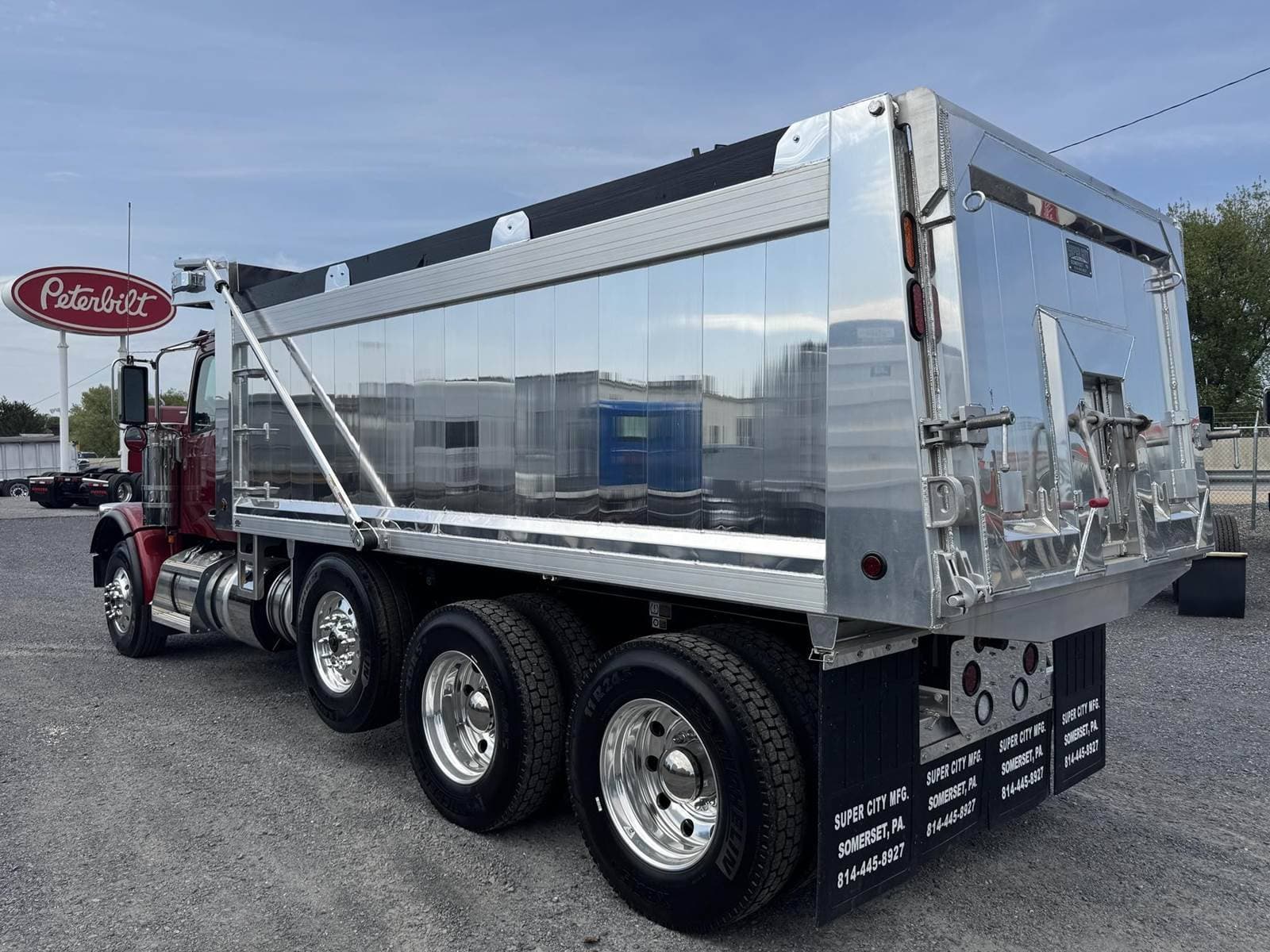 2025 Peterbilt 589 image 8