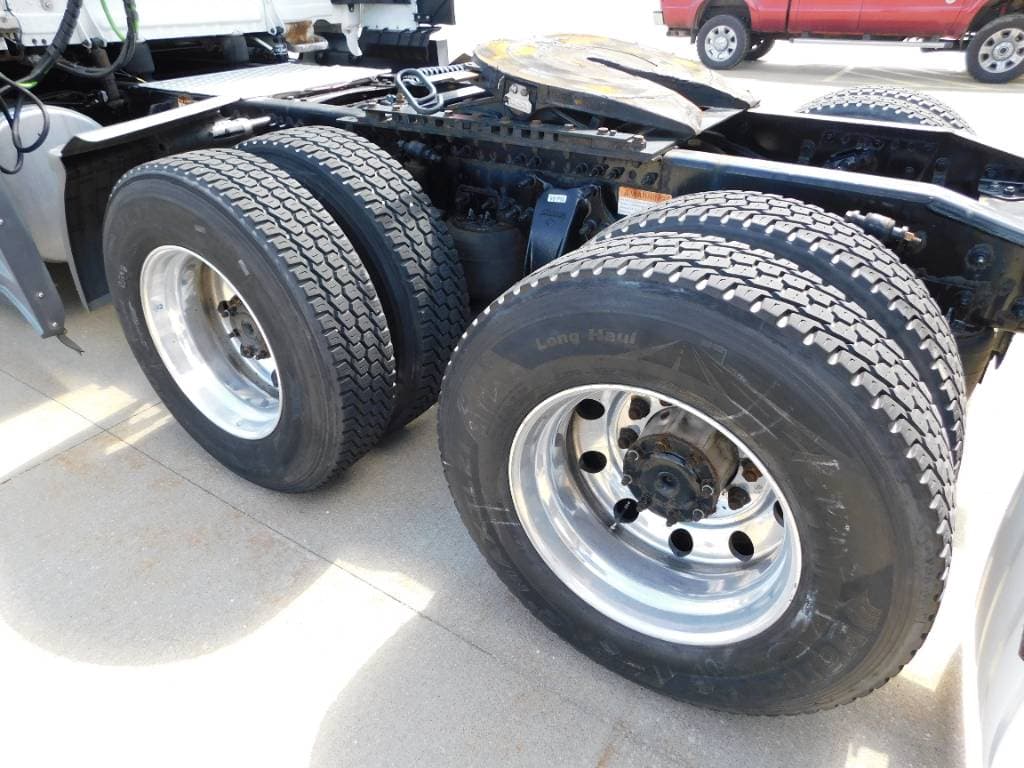 2020 Freightliner Cascadia 126 image 3