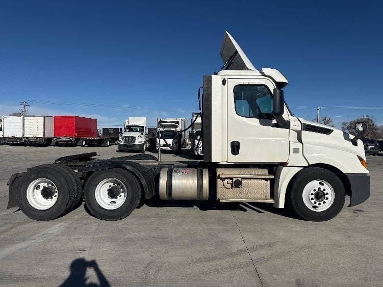 2018 Freightliner Cascadia image 8
