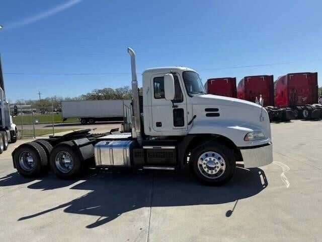 2018 Mack CXU613 Pinnacle image 4