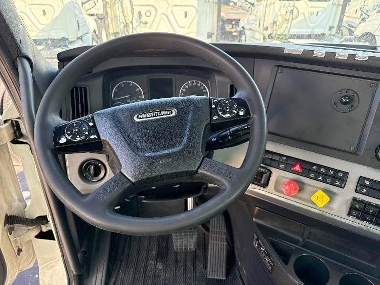 2019 Freightliner Cascadia 126 Day Cab Truck - 435HP, 12 Speed Automatic image 11
