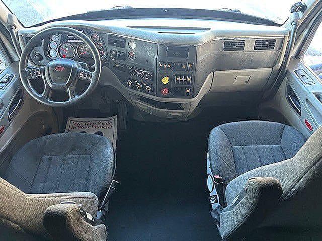 2021 Peterbilt 579 image 14