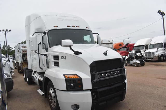 Used 2019 MACK ANTHEM Conventional - Sleeper Truck in Covington, TN