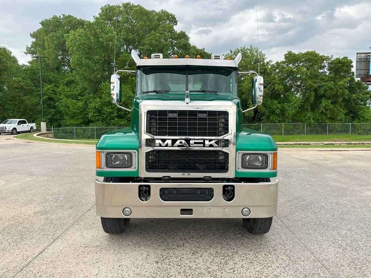 2021 Mack Pinnacle image 2