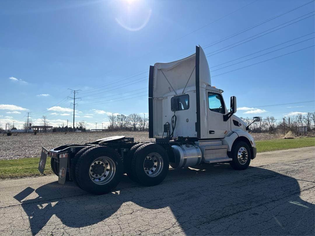 2020 Peterbilt 579 image 8