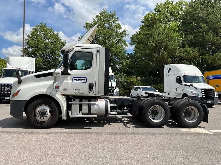 2018 Freightliner Cascadia image 10