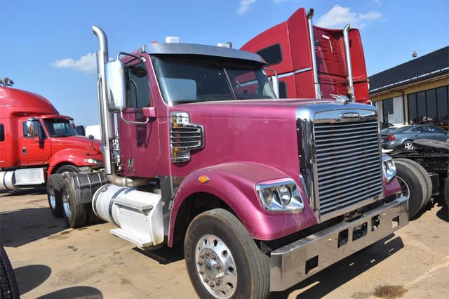 2013 Freightliner 122 SD
